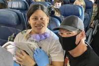 Dokter, Tiga Perawat Bantu Ibu Melahirkan dalam Penerbangan