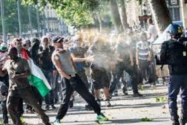Polisi Prancis Bubarkan Demonstrasi Pro Palestina