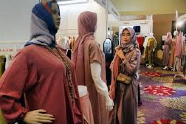 Sertifikasi Halal Gairahkan Industri Fesyen Muslim