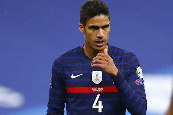 Gegara Gambar, MU Tunda Umumkan Kepindahan Varane