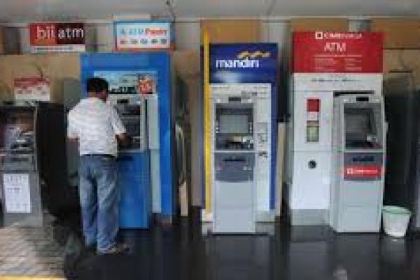 Tarik Uang di Mesin ATM Maksimal Bisa 20 Juta