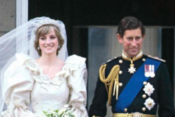 Kue Berusia 40 Tahun pernikahan Pangeran Charles dan Putri Diana terjual