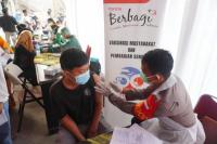 Perluas Jangkauan, Toyota Indonesia Gelar Vaksinasi dan Bagi Sembako di Karawang