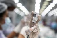 Malaysia akan Berikan Booster Vaksin untuk Tenaga Kesehatan dan Lansia
