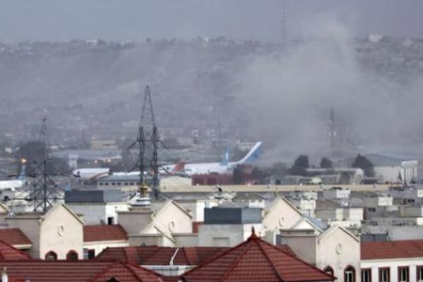 Puluhan Orang Tewas Termasuk Tentara AS dalam Ledakan di bandara Kabul