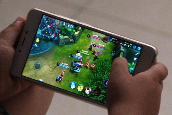 China Atur Jam Anak Bermain Game Online