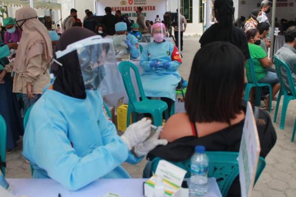   Gencarkan Vaksinasi Massal, Polda NTT Target 8.000 Warga Divaksin
