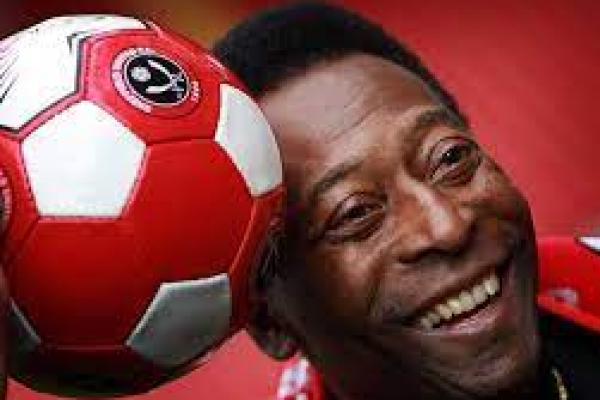 Pesepakbola Legendaris Pele Jalani Operasi Pengangkatan Tumor