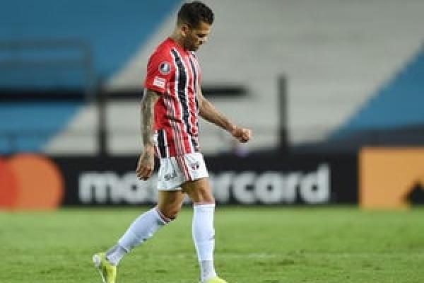 Dani Alves Nekat Tinggalkan Sao Paulo Demi Ini!