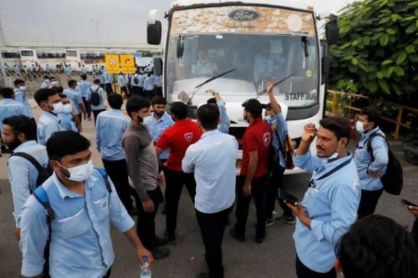 Ratusan Pekerja di India berdemo di depan Pabrik Ford Motor