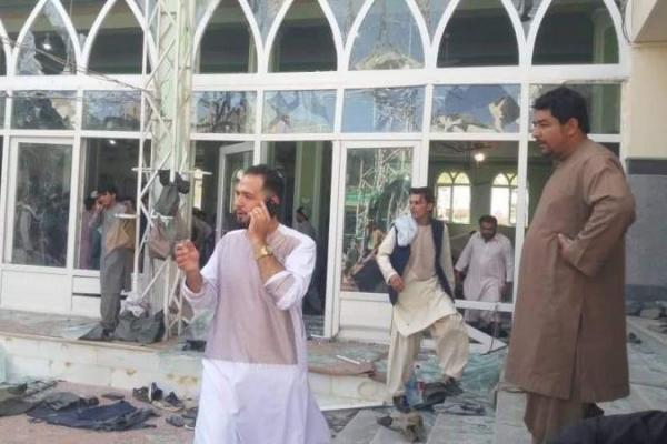 Sebuah Ledakan diduga Bom Bunuh Diri Hancurkan Sebuah Masjid di Kandahar