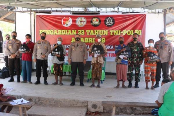  Akabri 89 di NTT Kompak Rayakan HUT ke-76 TNI dengan Vaksin dan Bagi Sembako