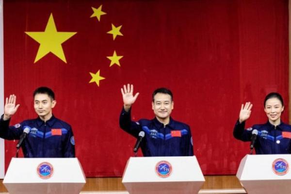 Berawak Tiga Astronot, China Luncurkan Roket ke Inti Stasiun Ruang Angkasa