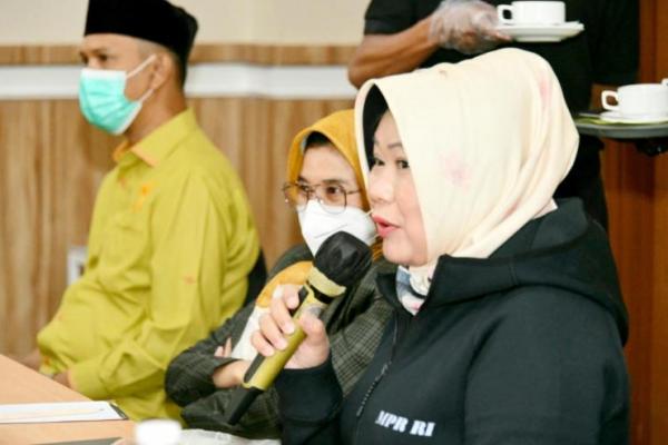 Siti Fauziah Perkenalkan Buku Digital MPR