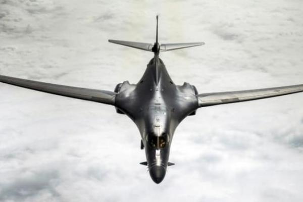 AS Luncurkan Jet Pengebom diatas Laut Timur Tengah