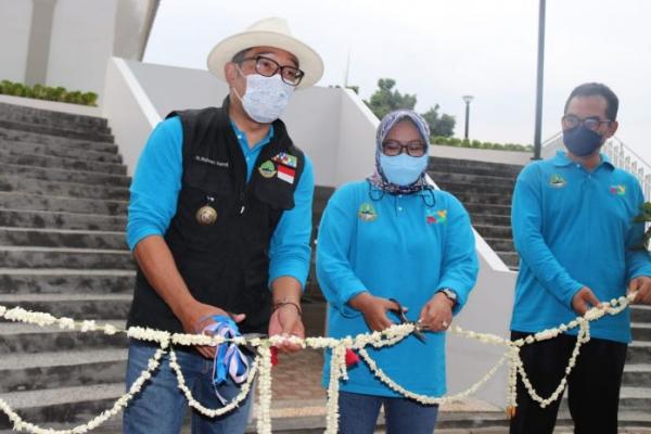 Kang Emil dan Ade Yasin Resmikan Alun-Alun Cirimekar Bogor