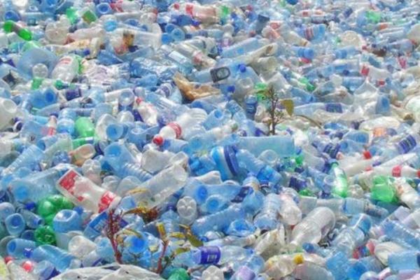 Daur Ulang Tak Mampu Bendung Krisis Sampah Plastik