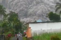 BNPB Kirim Bantuan Logistik ke Lokasi Erupsi Gunung Semeru