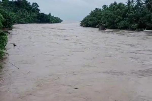 Curah Hujan Tinggi, Sungai Mandar Tinambung Siaga Satu