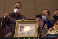 Wali Kota Kupang Terima Penghargaan Smart Branding  
