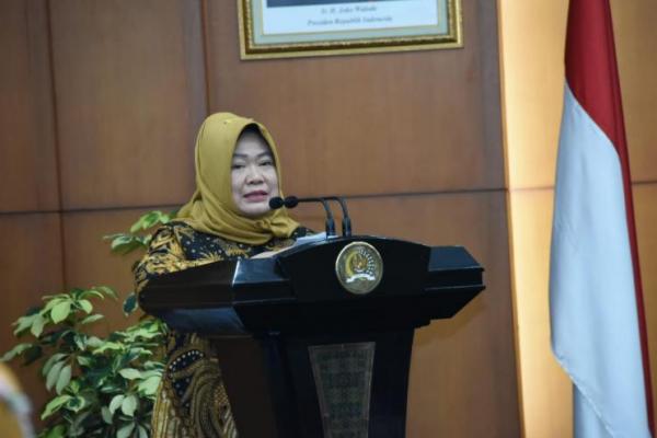 Siti Fauziah: Humas Media Strategis Bagi Lembaga Negara dan Kementerian  