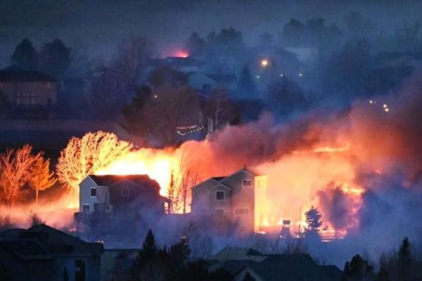 Kebakaran Hutan di Colorado Masuk ke Pemukiman, Puluhan Ribu Warga Dievakuasi