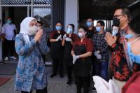 Kunjungi Pekerja Penerima BSU, Menaker Harap Pandemi Covid-19 Segera Berakhir