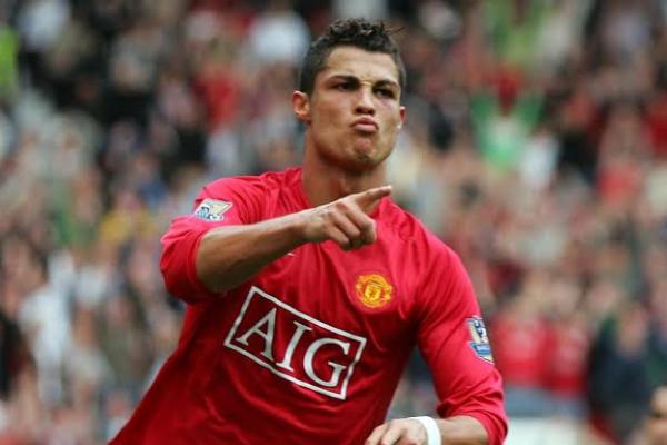 Cristiano Ronaldo Telfon Mendes Membicarakan Masa Depannya
