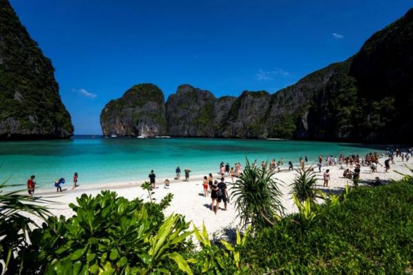 Thailand Bebaskan Turis dari Karantina Mulai Februari