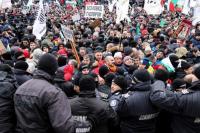 Demo Para Anti-Vaksin Rusuh, Parlemen Bulgaria Diserbu