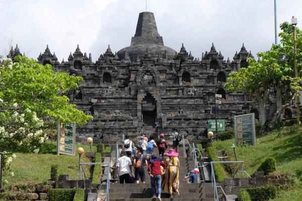 Mantab, Produksi Sandal Khusus Candi  Borobudur Buka 1.200 Lapangan Kerja 