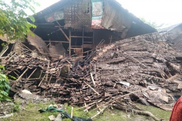 Rumah rusak akibat gempa di Kabupaten Pandeglang, Banten, Jumat (14/1/2022)