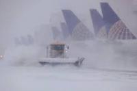 Badai Salju Akibatkan Ribuan Penerbangan Dibatalkan di AS
