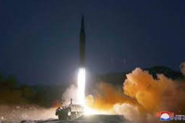 Uji coba peluncuran rudal hipersonik Korea Utara. (Sumber: KCNA) 