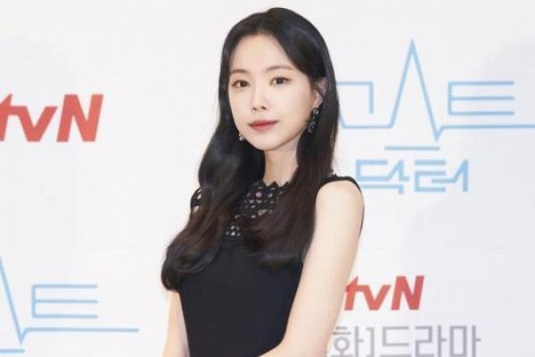 Son Naeun Akan Absen Dalam Perilisan Album Spesial Bandnya