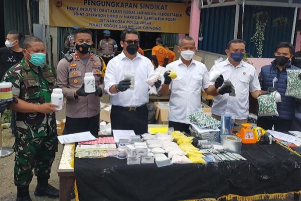 Pengungkapan produksi obat keras ilegal di Kabupaten Bogor, Jawa Barat. Foto: inews 