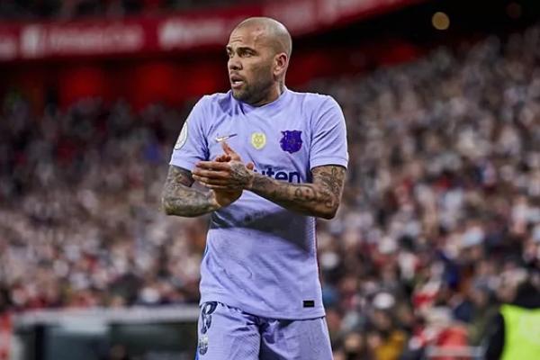 Dani Alves Dikeluarkan dari Squad Barcelona Jelang Laga Europa League