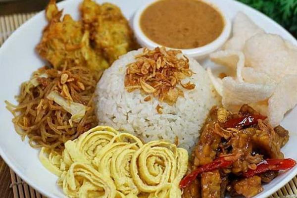 Nikmatnya Sarapan Nasi Uduk Betawi, Simak Sejarah dan Resep Membuatnya