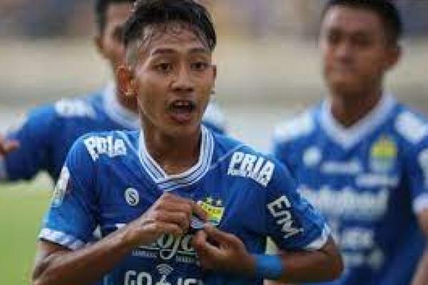 Persib Sikat Persipura 3-0, Persaingan Papan Atas Makin Sengit