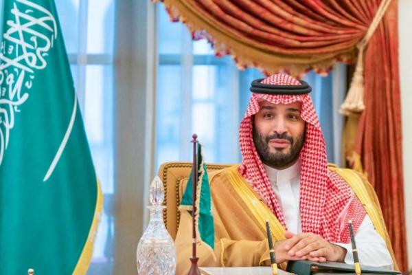 Rangkul Sepupunya, Pangeran Saudi Kesankan Persatuan Keluarga Jelang Suksesi