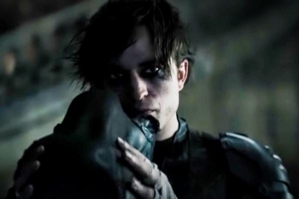 Robert Pattinson sebagai Bruce Wayne di <a href=