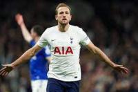 Penyerang Tottenham, Harry Kane melakukan selebrasi setelah membobol gawang Everton di lanjutan Premier League pekan 28. (foto: AP Photo/ bola.net)