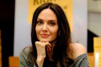 Pengalaman KDRT dengan Brad Pitt, Angelina Jolie Puji Undang-Undang Kekerasan Terhadap Perempuan