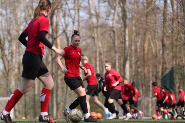 Pemain Sepak Bola Wanita Ukraina Temukan Tempat Latihan Baru di Jerman