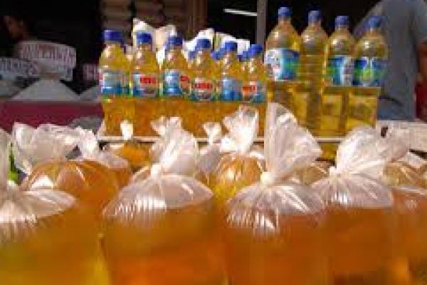 Dibandrol Rp13.500/Liter, Masyarakat  Serbu Minyak Goreng Murah Food Station