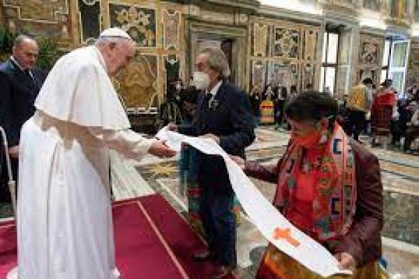 Paus Minta Maaf Kepada Masyarakat Adat Kanada 