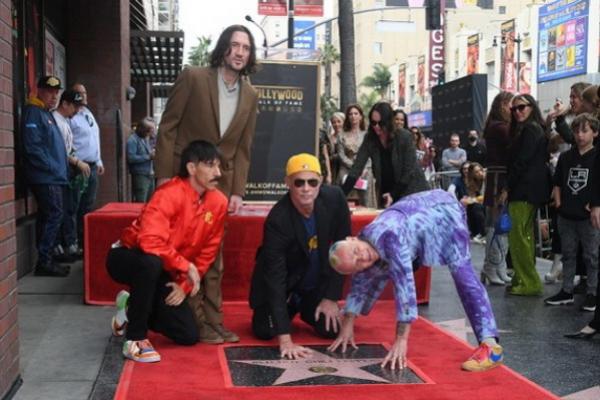 Nama Red Hot Chili Peppers Diabadikan di Hollywood Walk of Fame