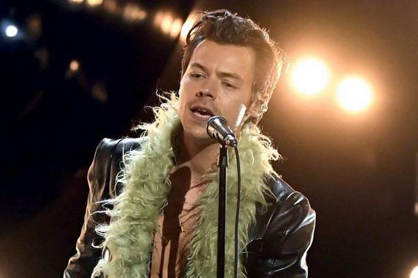 Tiket Love on Tour Laris Manis, Harry Styles Donasi Rp98,3 Miliar untuk Badan Amal