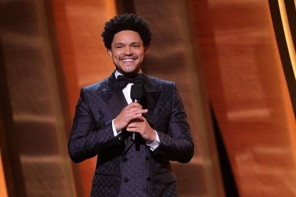 Grammy Awards 2022, Trevor Noah Sentil Insiden Will Smith Tampar Chris Rock di Panggung Oscar