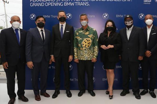 BMW Resmikan Dealer Pertamanya di Pekanbaru, Riau